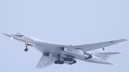 Hai siêu oanh tạc cơ Tu-160 Nga bay liên tục 10.000km tới Venezuela