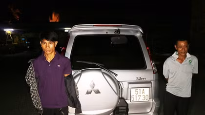 Phát hiện 13kg cần sa khô trong túi du lịch