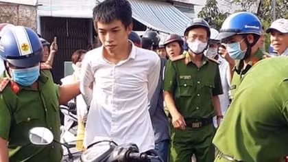 Khống chế 2 đối tượng dùng súng bắn đạn cao su cướp ngân hàng
