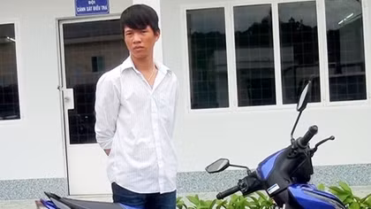 Trộm xe máy rồi đi đến nhà bạn gái chơi