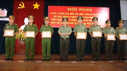 Phát hiện 62 vụ vận chuyển hàng cấm, hàng lậu trong 15 ngày ra quân 