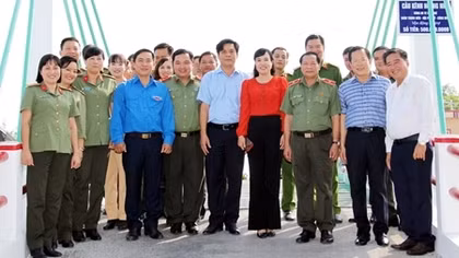 Công an TP Cần Thơ xây dựng cầu giao thông nông thôn