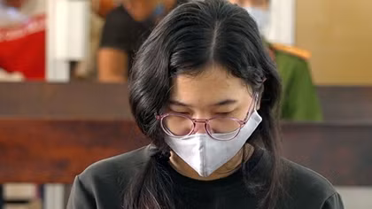 Nữ nhân viên massage đâm khách tử vong lĩnh 10 năm tù