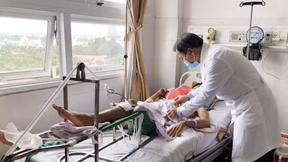 Cứu sống 2 bệnh nhân giữa những ngày phòng, chống COVID-19
