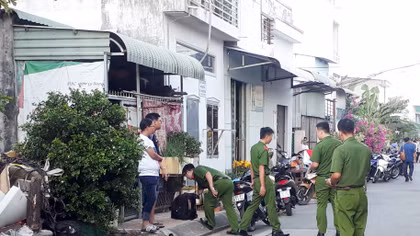 Can ngăn đánh bài rồi đâm chết người