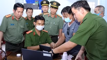 Khen thưởng Công an các địa phương vượt chỉ tiêu trong việc cấp CCCD 