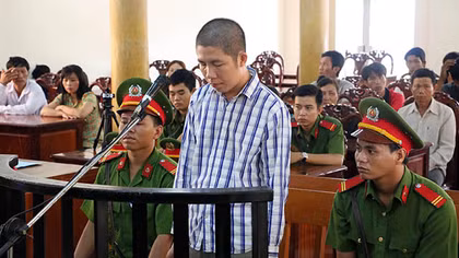 Ớn lạnh nghe lời khai kẻ sát hại cô gái rồi ném xuống sông phi tang