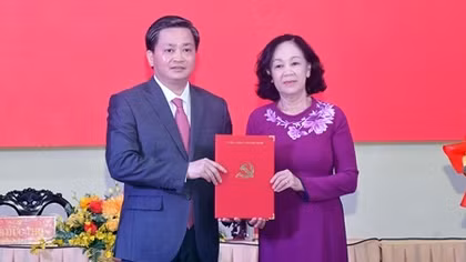 Bộ Chính trị phân công Chủ tịch Vietinbank giữ chức Bí thư Tỉnh ủy Bến Tre