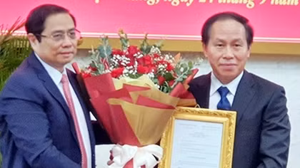Chuẩn y đồng chí Lê Tiến Châu làm Bí thư Tỉnh ủy Hậu Giang