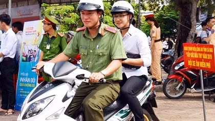 Công an tỉnh Cà Mau thành lập đội xe ôm tiếp sức mùa thi 