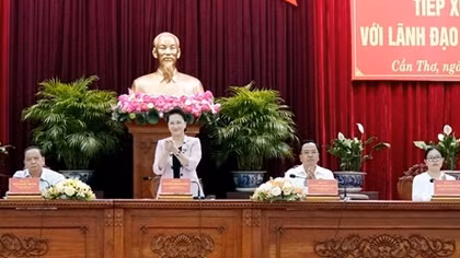 Chủ tịch Quốc hội tiếp xúc, làm việc với lãnh đạo Cần Thơ