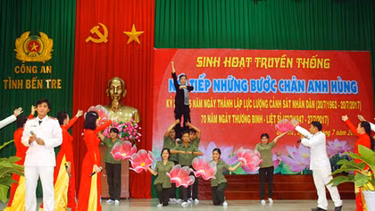 Công an tỉnh Bến Tre tổ chức giao lưu “Nối tiếp những bước chân anh hùng”