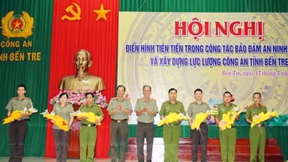 Nhiều tập thể, cá nhân điển hình tiên tiến trong Công an tỉnh Bến Tre
