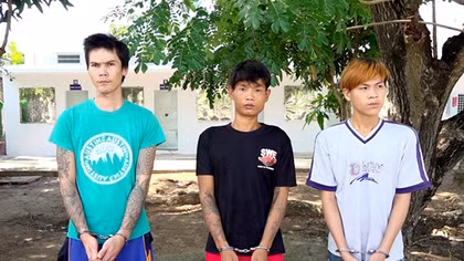 Bị kiểm tra lỗi vi phạm giao thông, 3 thanh niên chống đối Tổ công tác