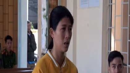 "Nữ quái" giấu ma túy trong người con 3 tháng tuổi
