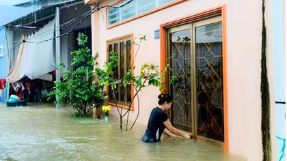 Nước ngập đến “nửa người” ở đảo Phú Quốc