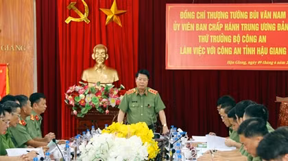 Thứ trưởng Bùi Văn Nam làm việc với Công an tỉnh Hậu Giang