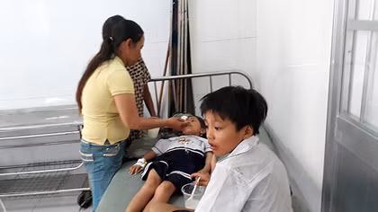 Tìm ra nguyên nhân vụ ngộ độc sữa khiến gần 500 học sinh nhập viện