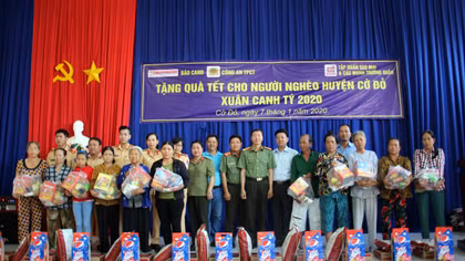 Chương trình “Tết vì người nghèo” mang cái Tết ấm áp cho bà con quê hương Cờ Đỏ