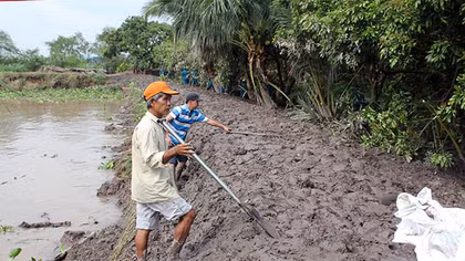 Sạt lở tại cồn Phú Đa, cuốn trôi 4 căn nhà