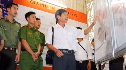 Triển lãm tem chủ đề Kỷ niệm 130 năm Ngày sinh Bác Tôn
