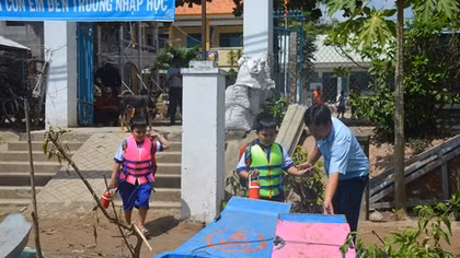 2 học sinh từ Campuchia về qua đường mòn khiến 66 người bị cách ly