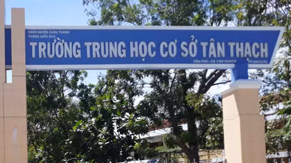 Nam sinh lớp 8 ở Bến Tre bóp cổ cô giáo trong giờ học