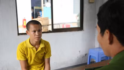 Đi cắt cỏ, bé gái 8 tuổi bị gã thanh niên giở trò đồi bại