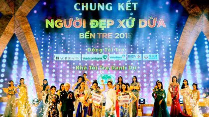 Thí sinh Bùi Kim Quyên đăng quang Người đẹp xứ Dừa