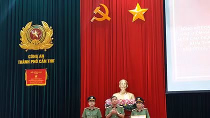 Phát hiện, xử lí trên 50 trường hợp vi phạm trong hoạt động khai thác cát trên sông Hậu