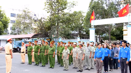 Công an các địa phương ra quân đợt cao điểm bảo đảm TTATGT Tết Mậu Tuất 2018