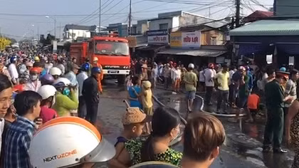 Cháy quán cà phê tại khu vực làng lưới Thơm Rơm