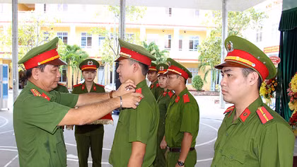 Trường Trung cấp CSND III bế giảng khóa đào tạo K9
