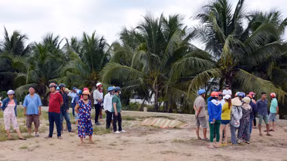 Phát hiện thi thể người đàn ông treo cổ trên ngọn dừa
