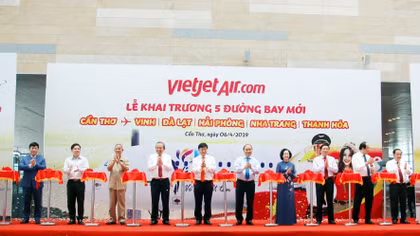 Thủ tướng Nguyễn Xuân Phúc dự khai trương đường bay Vietjet