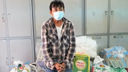 Tạm giữ đối tượng chở thuốc lá lậu thông chốt kiểm dịch