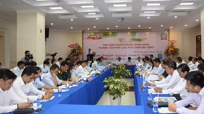 Thượng tôn pháp luật, phát triển bền vững