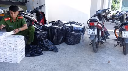 Lao xe vào lực lượng làm nhiệm vụ để tẩu thoát