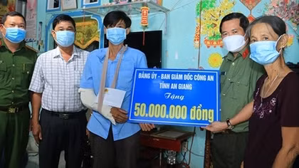 Hỗ trợ xây nhà cho thành viên chốt phòng, chống dịch bị thương khi làm nhiệm vụ