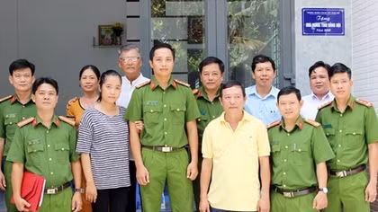 Trung đoàn CSCĐ Tây Nam Bộ xây nhà cho đồng đội