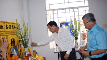 Thăm hỏi, động viên gia đình Thiếu tá Nguyễn Thanh Hải