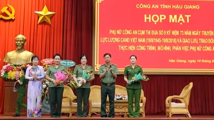 Họp mặt phụ nữ Công an Cụm thi đua số 9