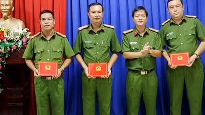 Khen thưởng đột xuất 3 đơn vị có thành tích xuất sắc trong phòng chống tội phạm