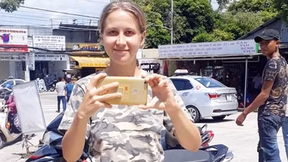 Cô gái người Nga “ở lì” trong bệnh viện tại Phú Quốc