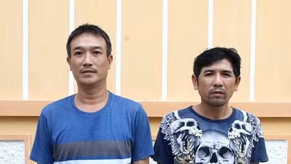 Rượu vào lời ra, 2 thanh niên đâm chủ quán, đánh nhân viên