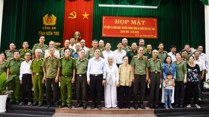 Công an tỉnh Bến Tre họp mặt truyền thống