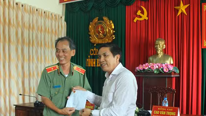 Khen thưởng Công an tỉnh Bến Tre trong vụ truy bắt đối tượng trộm tiệm vàng