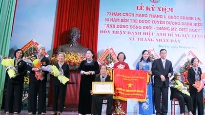 “Đội quân tóc dài” Bến Tre đón nhận danh hiệu Anh hùng Lực lượng vũ trang nhân dân