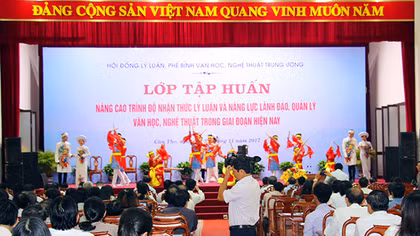 Khai mạc lớp tập huấn, bồi dưỡng lý luận, phê bình văn học, nghệ thuật