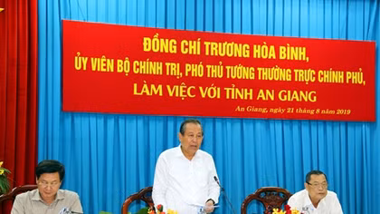 Phó Thủ tướng Thường trực Trương Hòa Bình khảo sát sạt lở ở An Giang